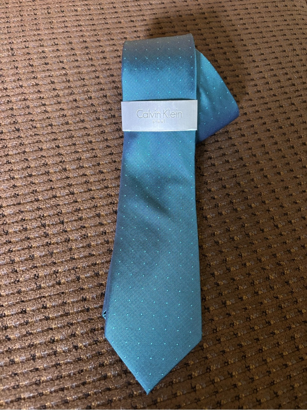 Calvin Klein Steel Men’s 💯 Silk Necktie in Aqua. NWT